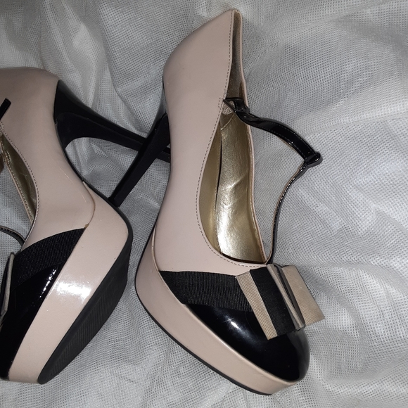 ☆LIMELIGHT TAN & BLACK HEELS W/ STRAPS SIZE 10☆ - Picture 8 of 8